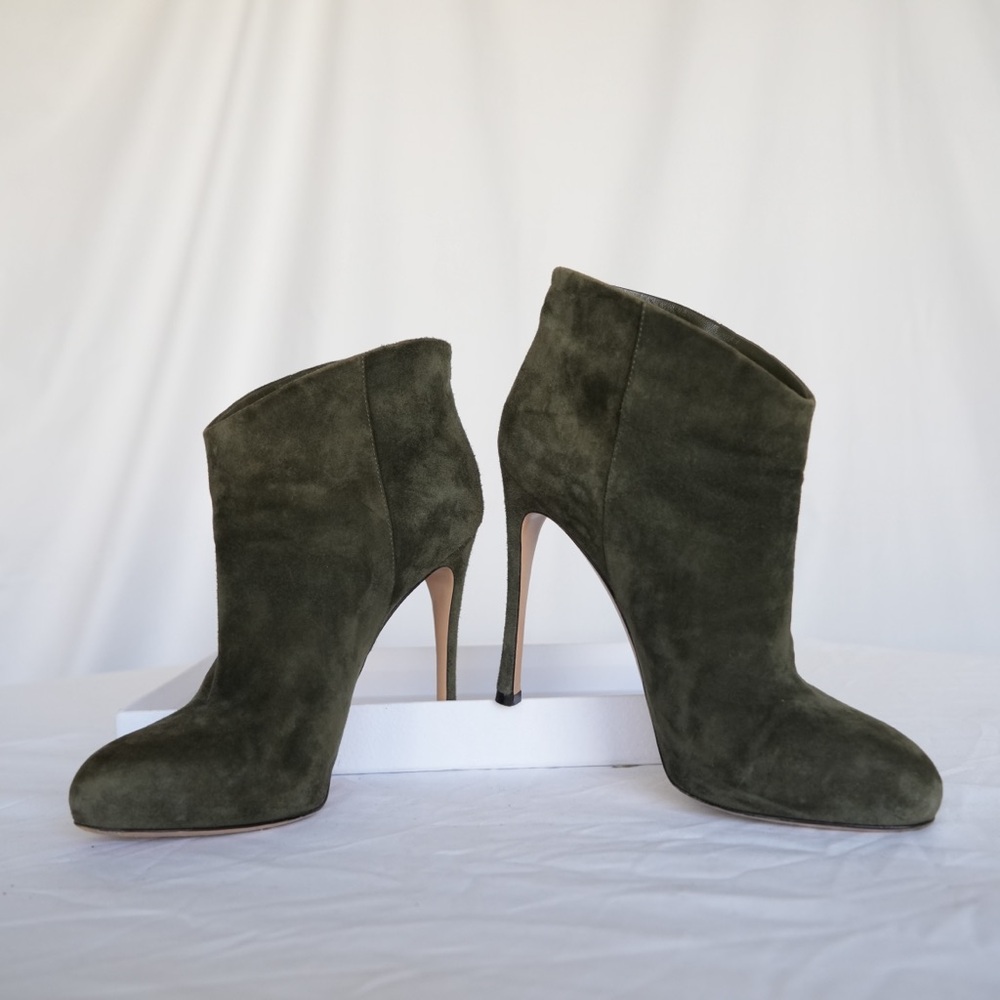 Gianvito Rossi Elegant Olive Green Suede Ankle Boots